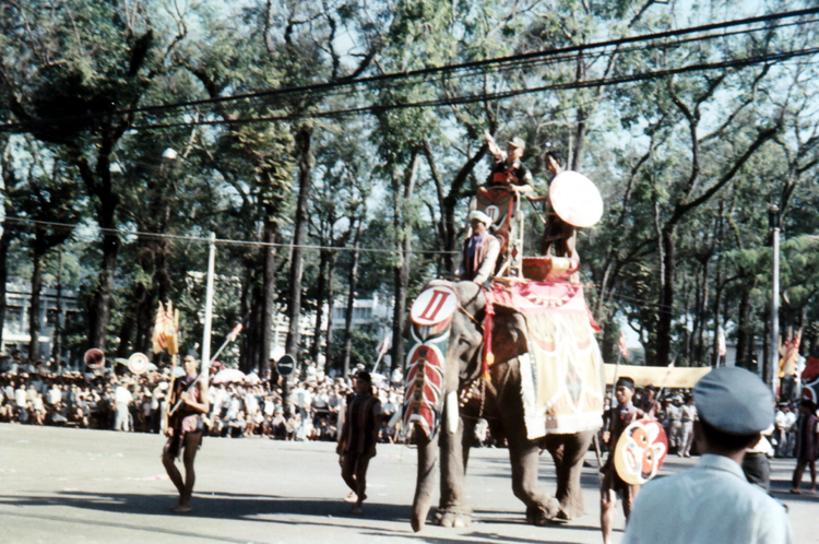 Parade 1